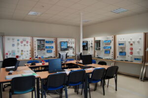 Devenez salarié SST certifié INRS et agissez pour la sécurité en entreprise. Formation 14h + recyclage, prise en charge par l’employeur.